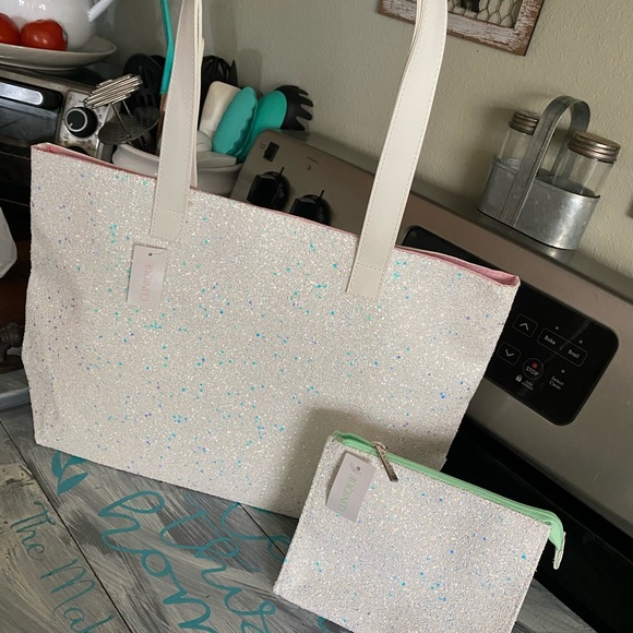 Clinique purse and make up bag - Picture 1 of 1